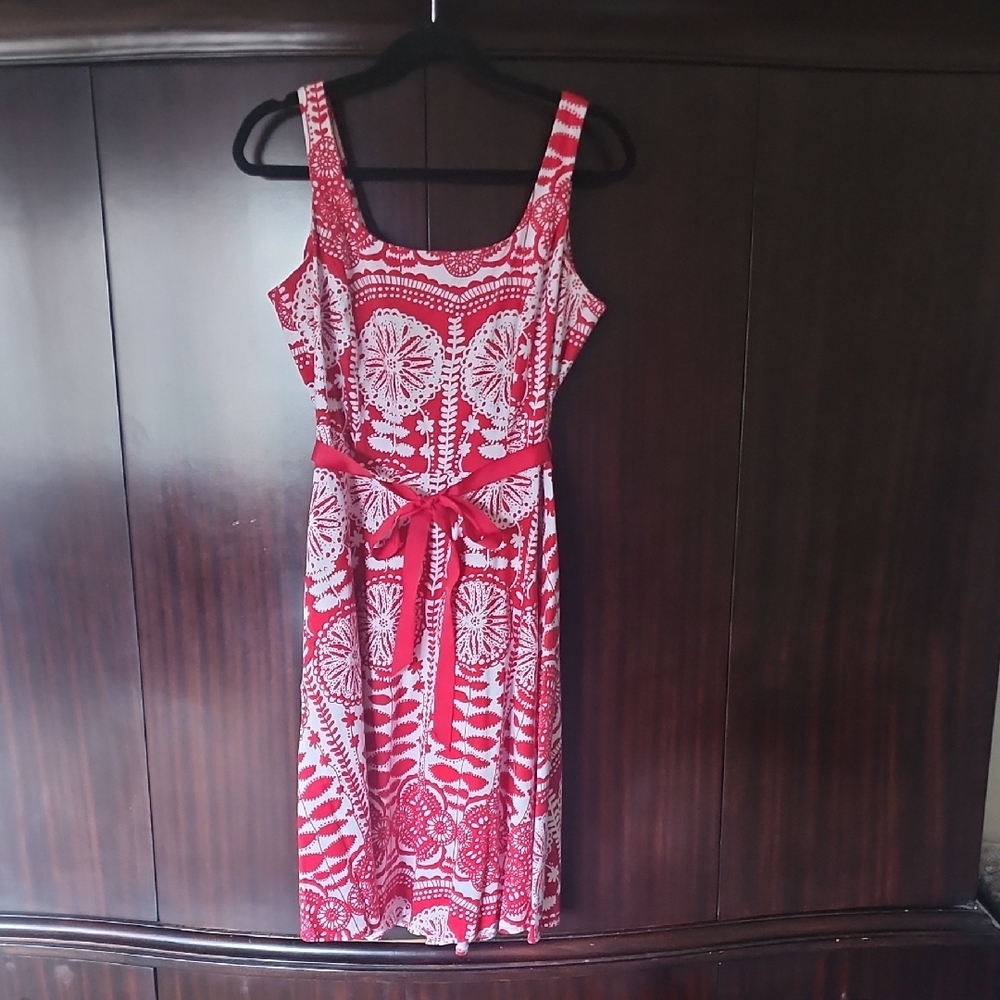 Chic Red and White Patterned Mini Dress